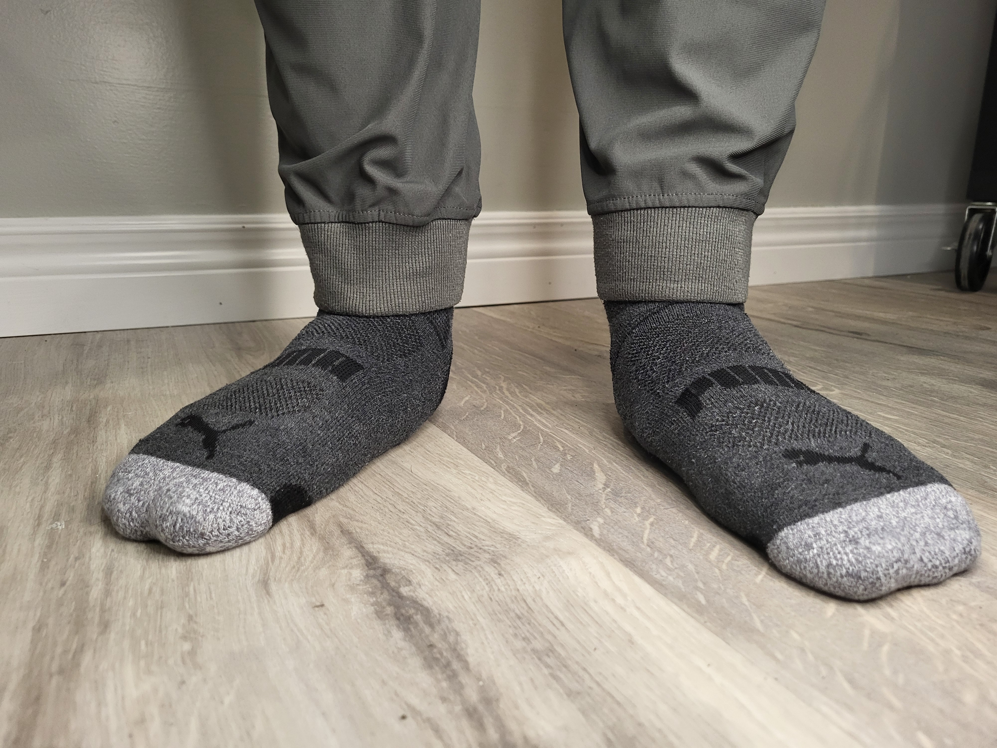 A picture showing overpronation feet